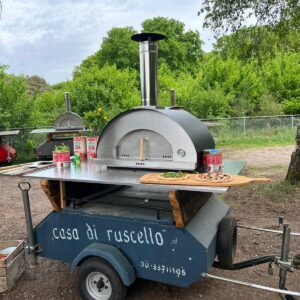Pizza oven (BEEK GRANDE op trailer) inclusief 64 pizzabollen, saus en kaas